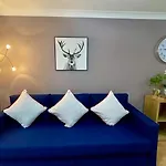Riverview 1 Bed Apartment With Parking By Cozynest