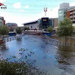 Riverview 1 Bed Apartment With Parking By Cozynest