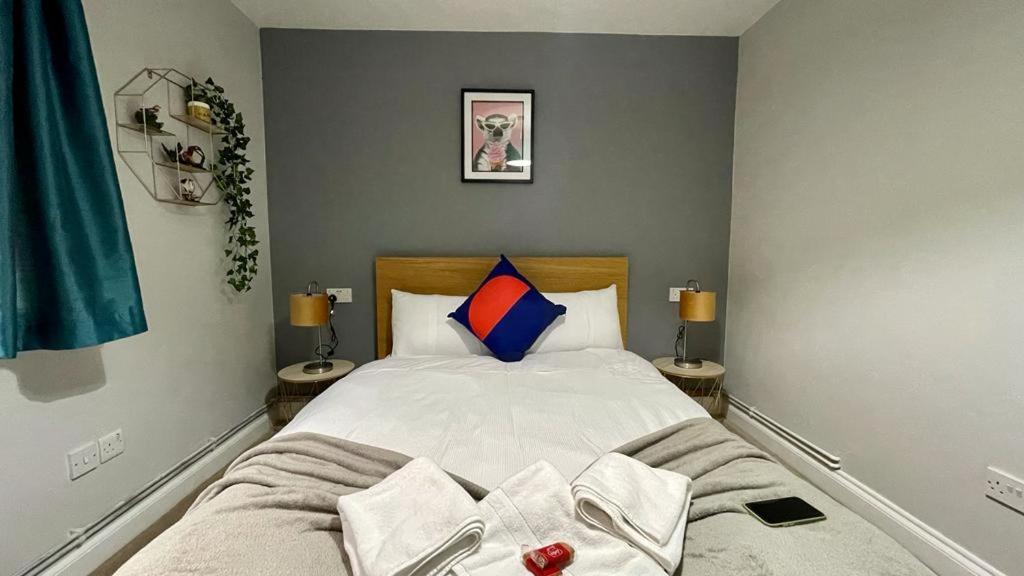 Riverview 1 Bed With Parking By Cozynest *