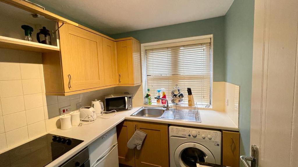 Riverview 1 Bed With Parking By Cozynest