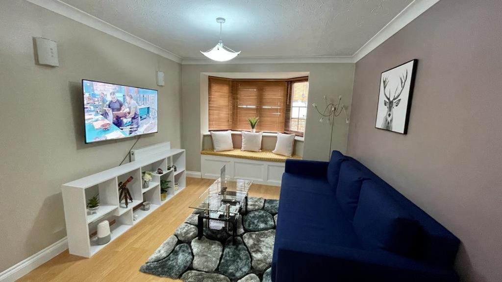 Apartment Riverview 1 Bed With Parking By Cozynest Reading